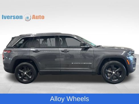 Used 2023 Jeep Grand Cherokee Limited w/ Trailer Tow Prep Group (B) AWD/4WD image 15