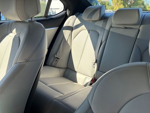 Used 2025 Genesis G70 2.5T image 39