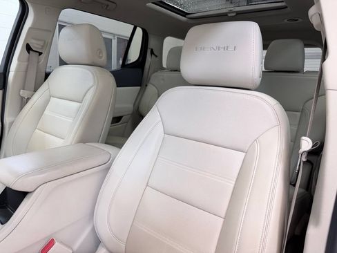 Used 2022 GMC Acadia Denali w/ Denali Ultimate Package FWD image 18