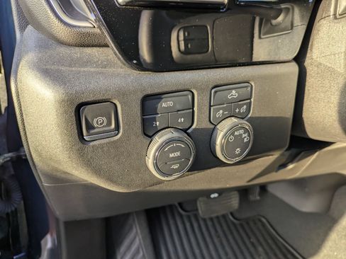 Used 2023 Chevrolet Silverado 1500 LT AWD/4WD image 17