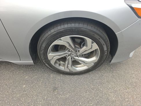 Used 2018 Honda Accord EX image 9