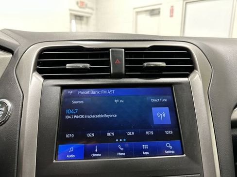 Used 2020 Ford Fusion SE FWD image 31