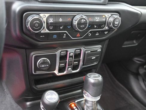 Used 2023 Jeep Wrangler Unlimited Sahara image 15