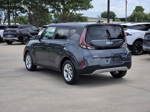 Certified 2025 Kia Soul LX w/ LX Technology Package FWD image 3