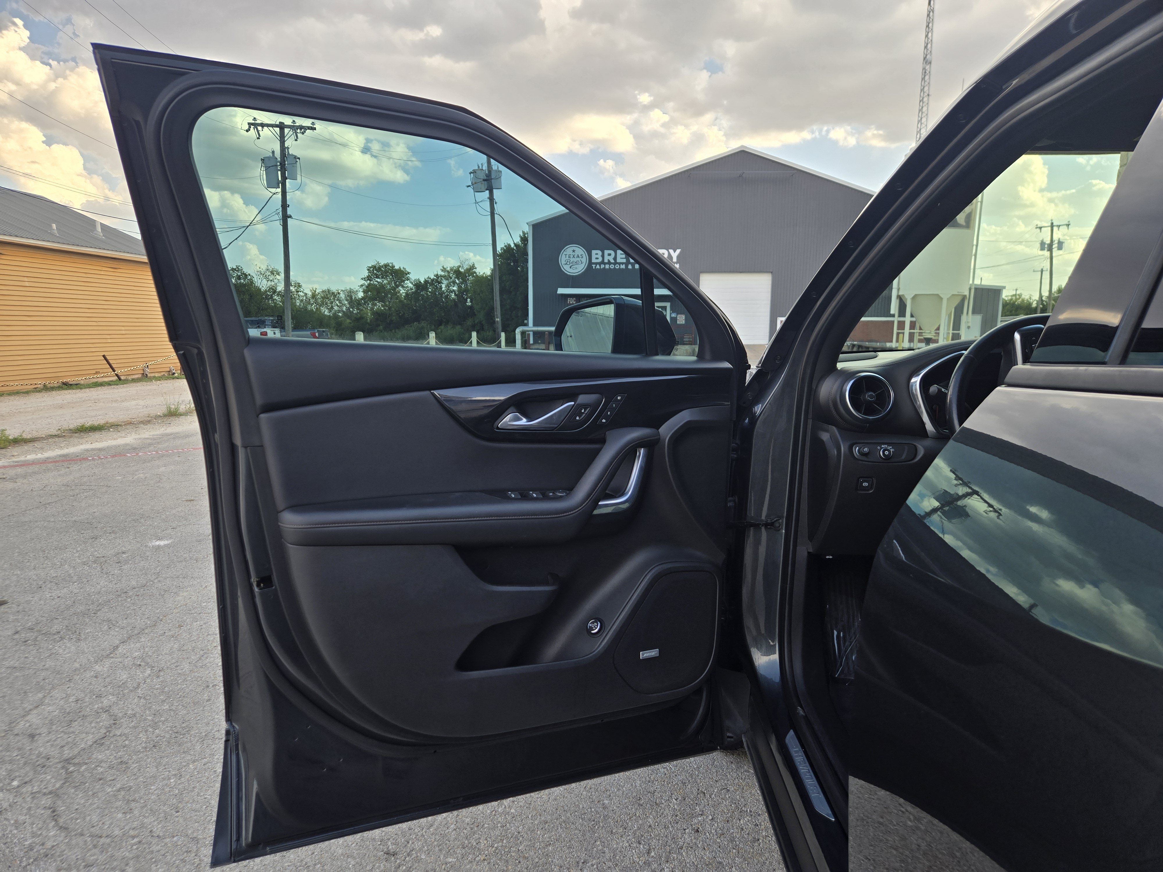 Used 2019 Chevrolet Blazer Premier w/ Sun and Wheels Package FWD image 4