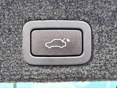 Used 2016 Volvo XC60 T5 Premier FWD image 12