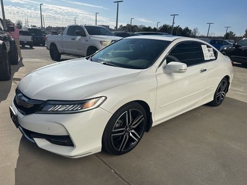 Used 2016 Honda Accord Touring image 3