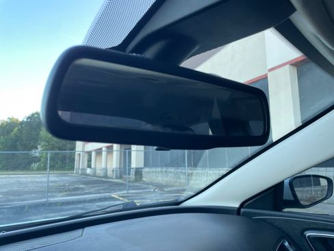 Used 2016 Chrysler 200 Limited image 41