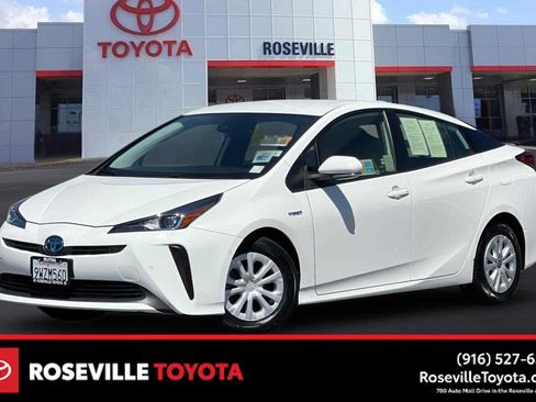 Used 2022 Toyota Prius LE FWD image 1