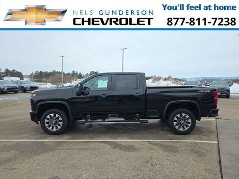 Used 2023 Chevrolet Silverado 2500 Custom w/ Custom Value Package image 4