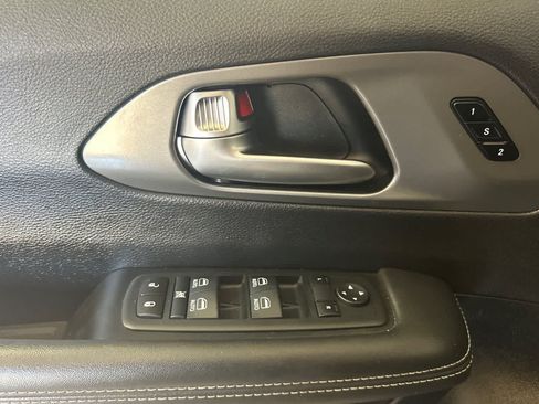 Used 2025 Chrysler Pacifica Select FWD image 15