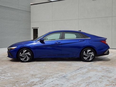 Used 2025 Hyundai Elantra SEL FWD image 5