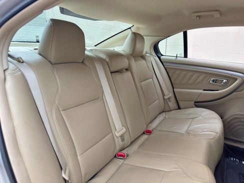Used 2015 Ford Taurus SE FWD image 29