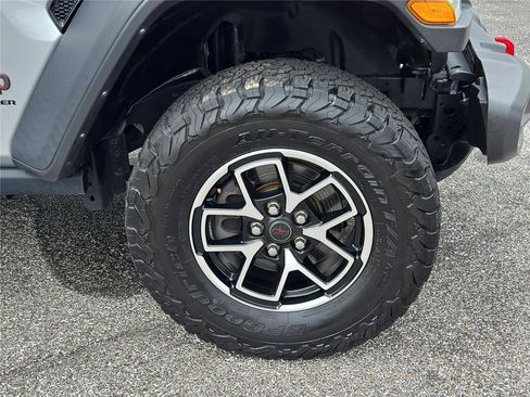 Used 2024 Jeep Wrangler Unlimited Rubicon AWD/4WD image 4