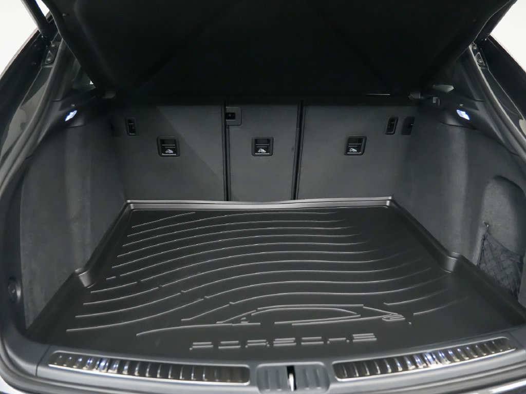 Certified 2026 Porsche Macan AWD/4WD image 13
