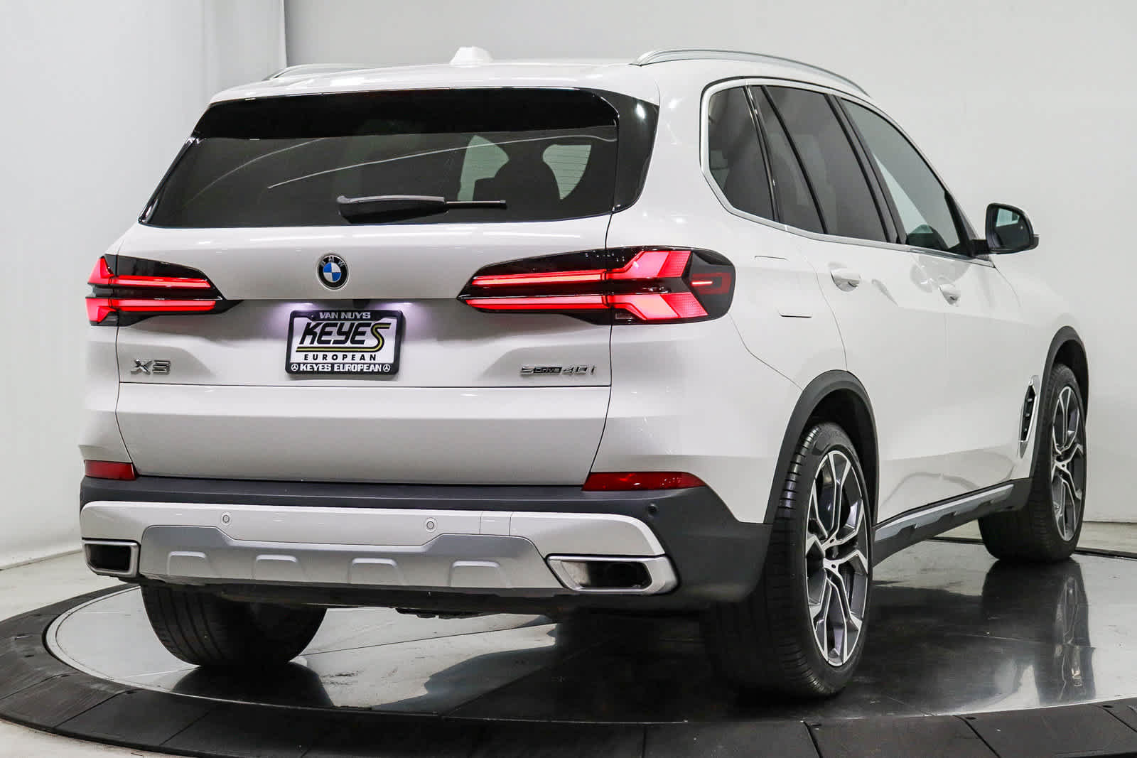 Used 2025 BMW X5 sDrive40i w/ Executive Package RWD image 6