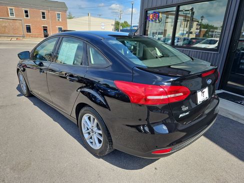 Used 2016 Ford Focus SE FWD image 3