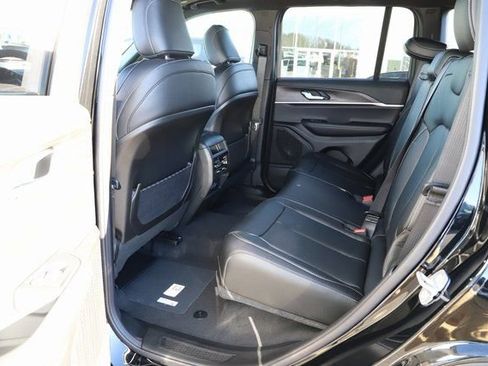 New 2025 Jeep Grand Cherokee Limited image 18