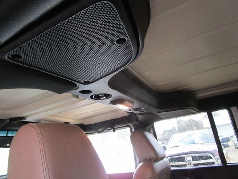 Used 2017 Jeep Wrangler Unlimited Sahara w/ Connectivity Group image 21