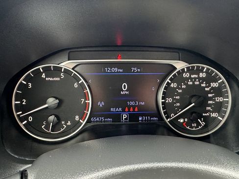 Used 2024 Nissan Altima 2.5 SR FWD image 12