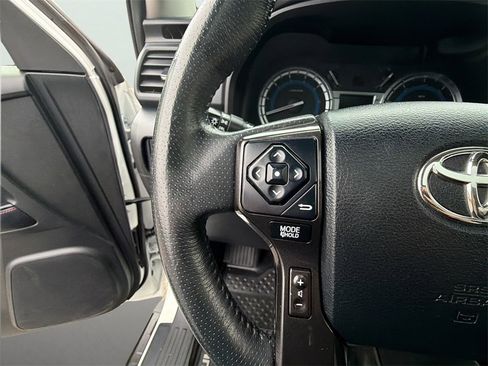 Used 2018 Toyota 4Runner TRD Off-Road Premium image 32