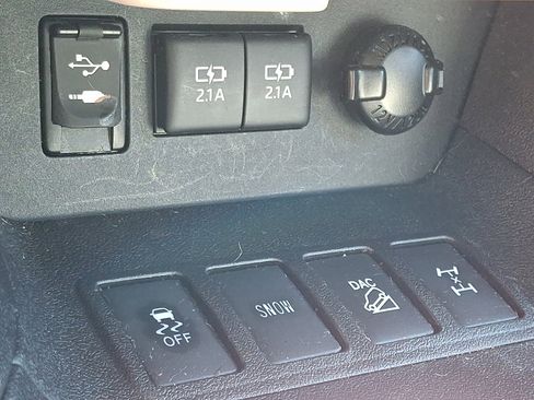 Used 2017 Toyota Highlander LE image 23