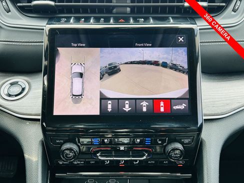 Used 2023 Jeep Grand Cherokee Limited w/ Luxury Tech Group II image 13