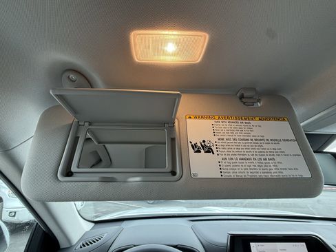 Used 2023 Toyota Highlander XLE image 29