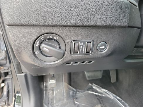 Used 2012 Dodge Charger SE image 17