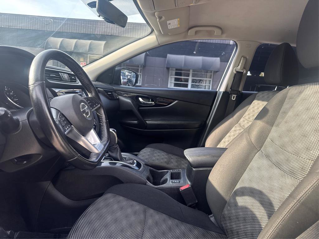 Used 2017 Nissan Rogue Sport SV w/ SV Premium Package AWD/4WD image 9