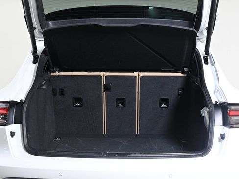 Certified 2024 Porsche Macan image 23