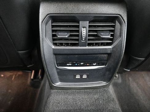 Used 2022 BMW 330i Sedan w/ Premium Package image 32