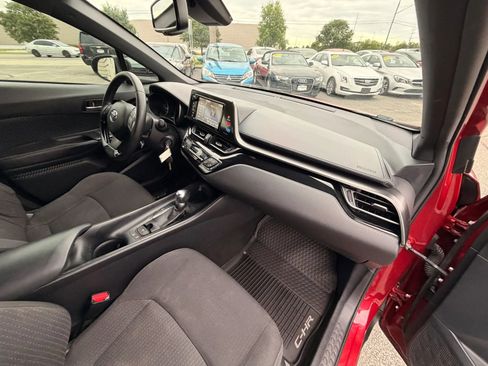 Used 2018 Toyota C-HR XLE FWD image 22