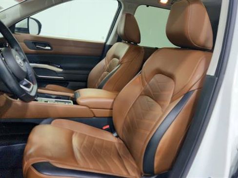 Certified 2023 Nissan Pathfinder Platinum FWD image 12