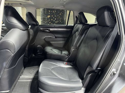 Used 2022 Toyota Highlander Limited AWD/4WD image 17