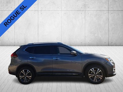 Used 2017 Nissan Rogue SL image 4