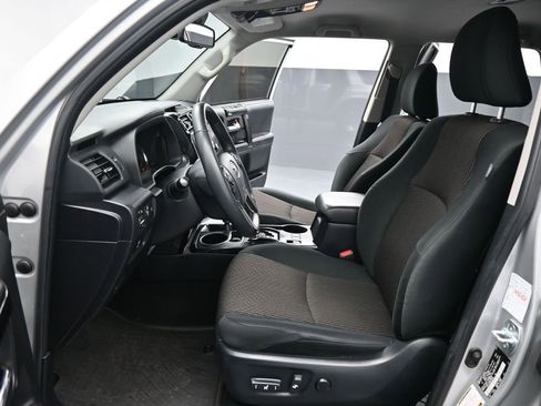 Used 2021 Toyota 4Runner TRD Off-Road image 9