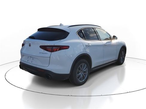 Used 2022 Alfa Romeo Stelvio Sprint image 3