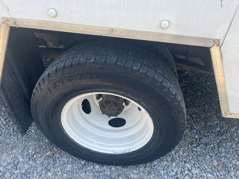 Used 2012 Ford E-350 and Econoline 350 Super Duty w/ Payload Pkg RWD image 12