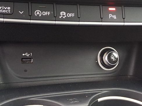 Used 2019 Audi A4 2.0T Premium image 24