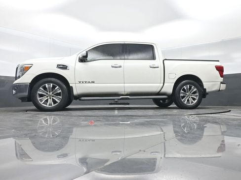 Used 2017 Nissan Titan SL image 27