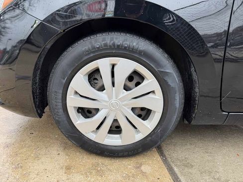 Used 2020 Nissan Versa S image 17