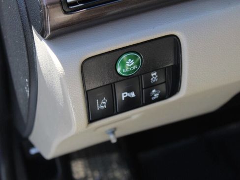 Used 2016 Honda Accord Touring image 11