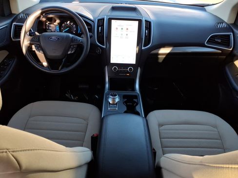 Certified 2024 Ford Edge SE w/ Black Appearance Package image 14