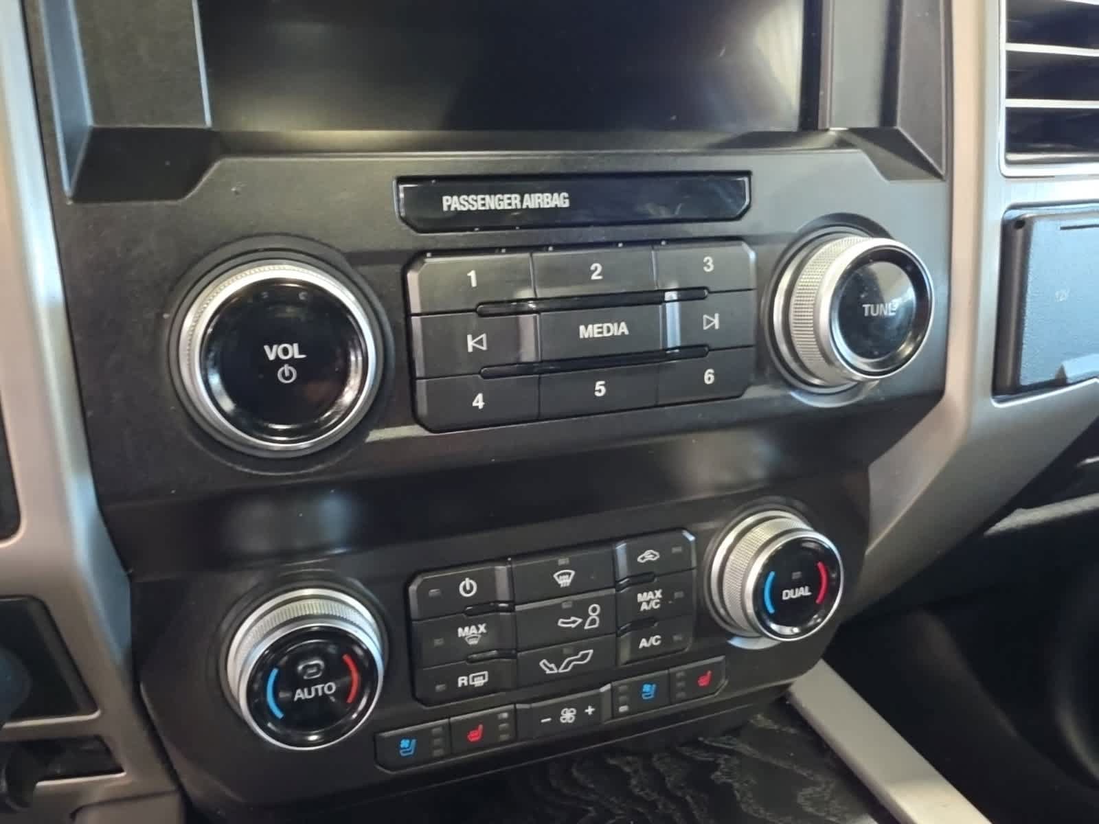 Certified 2019 Ford F150 Platinum w/ FX4 Off-Road Package AWD/4WD image 29