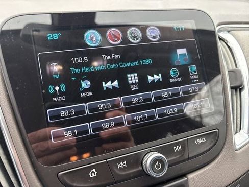 Used 2016 Chevrolet Malibu LT image 21