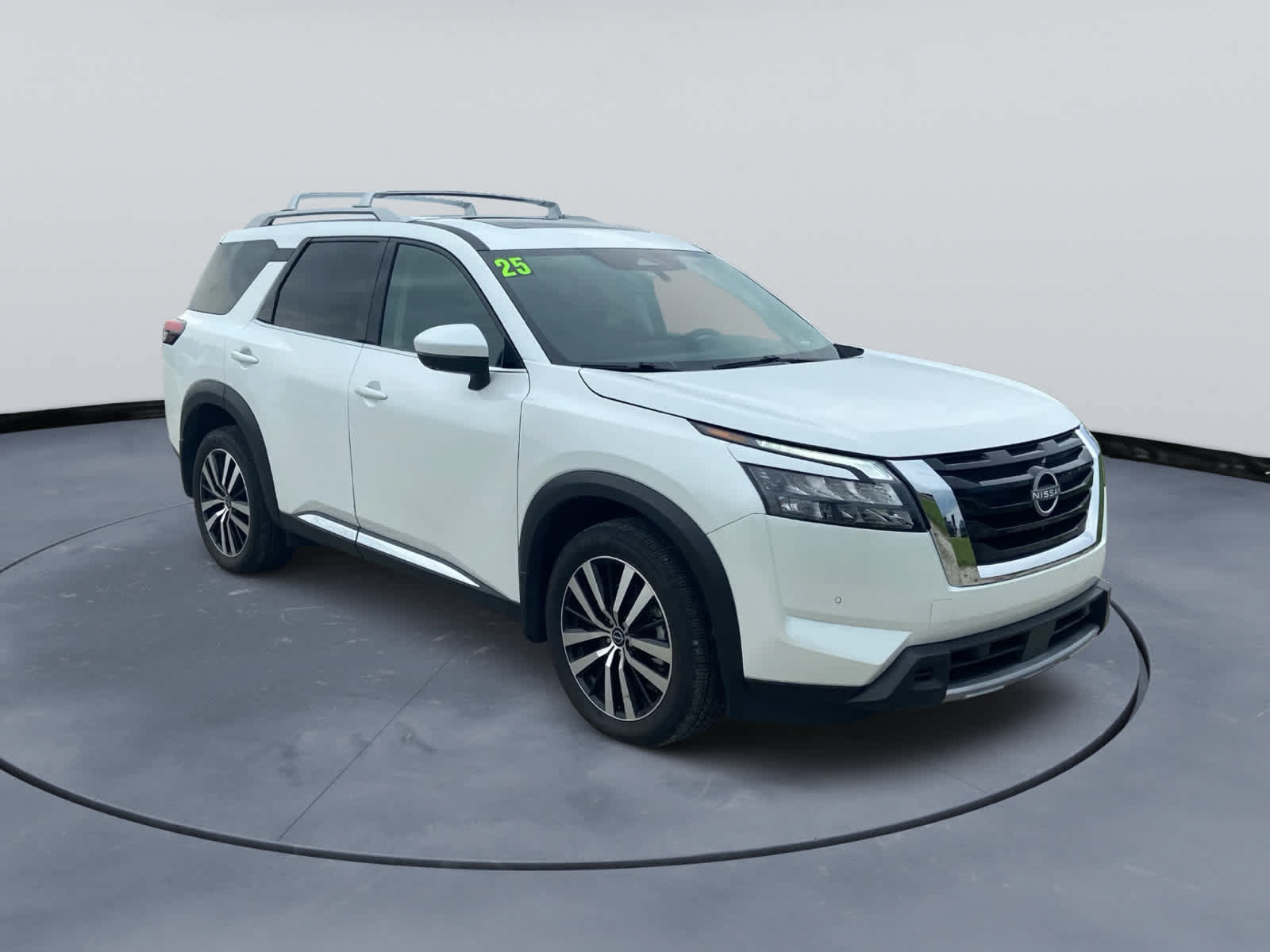 Used 2025 Nissan Pathfinder Platinum w/ Cargo Package AWD/4WD image 3