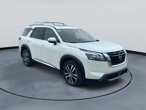 Used 2025 Nissan Pathfinder Platinum w/ Cargo Package AWD/4WD image 3
