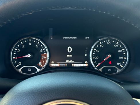 Used 2023 Jeep Renegade Limited image 10