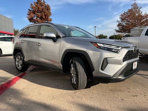 Used 2025 Toyota RAV4 XLE image 5